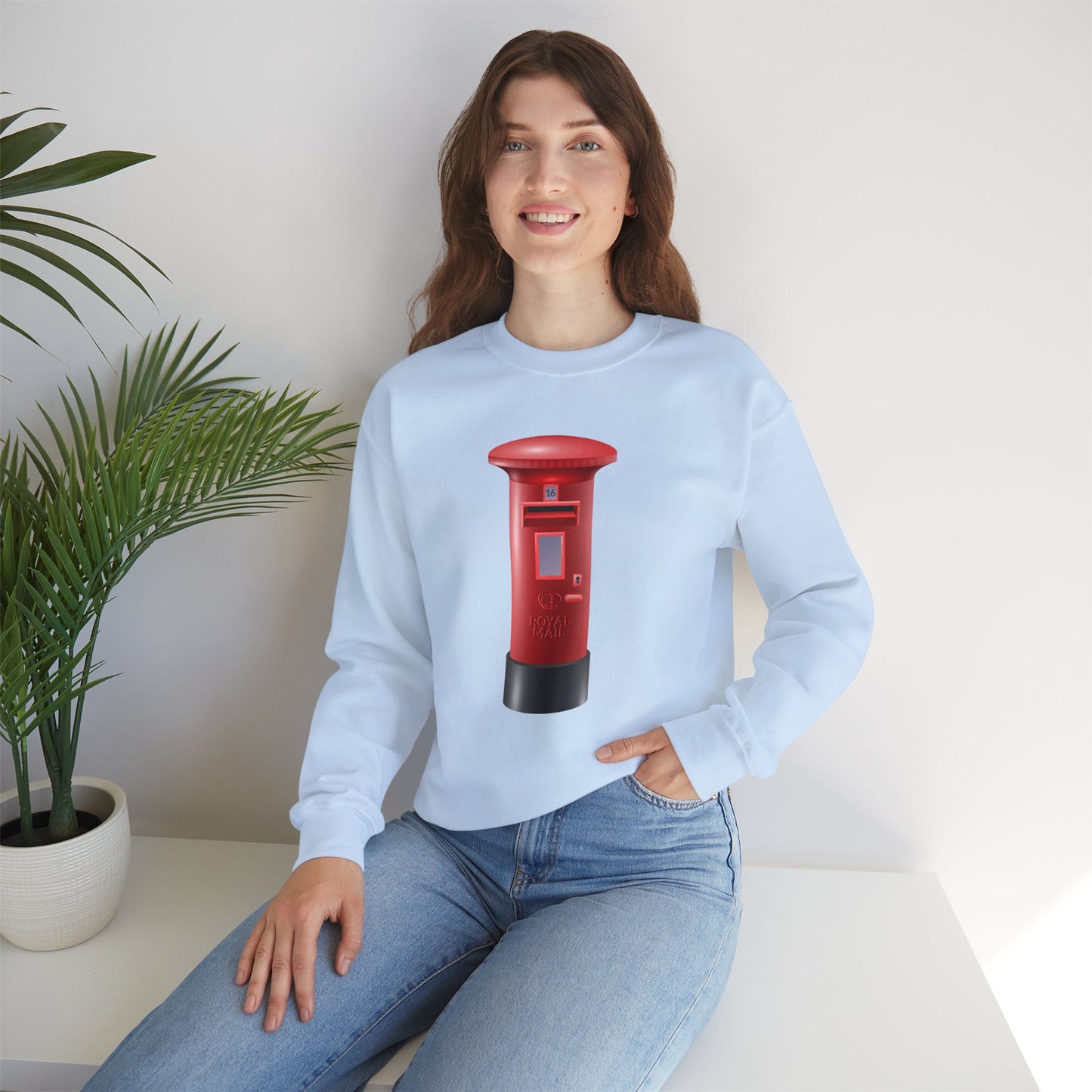Unisex Heavy Blend™ Crewneck Sweatshirt - Classic UK Royal Mailbox Design - British Postbox Icon