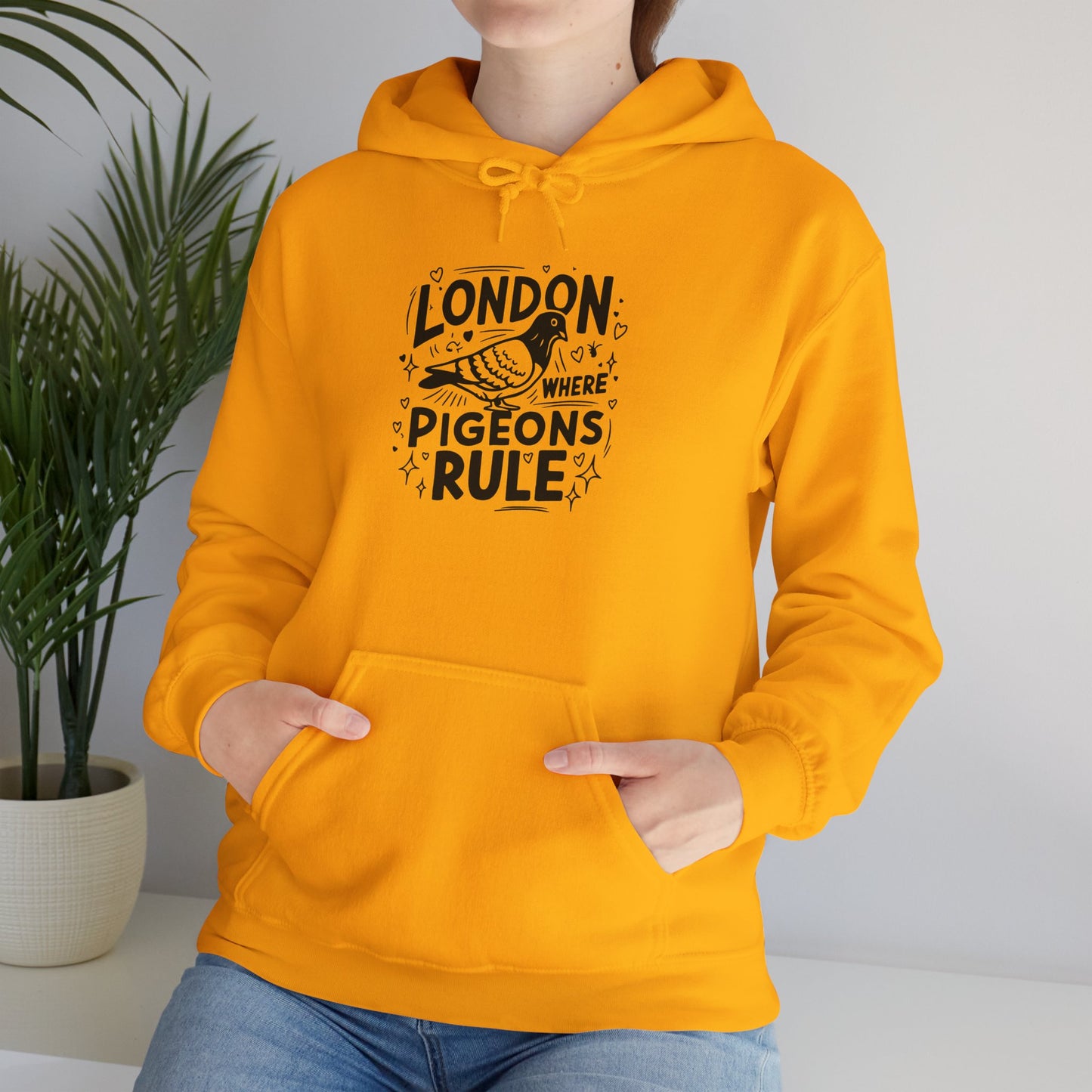 Unisex Heavy Blend™ Hooded Sweatshirt - London where pigeons rule