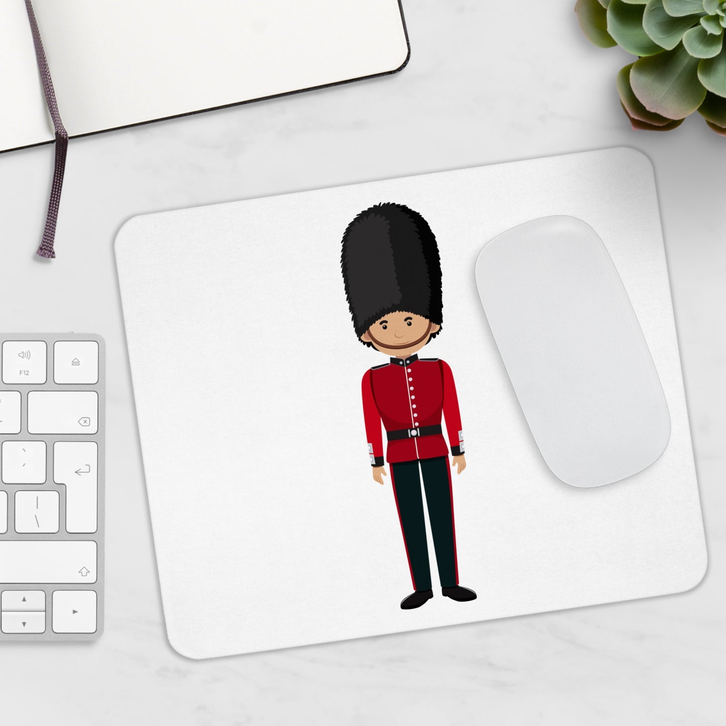 Cute Cartoon Soldier Mouse Pad, UK Decoration, Office Desk Accessory, Fun Gift for Gamers & Students, Royal Guard Design