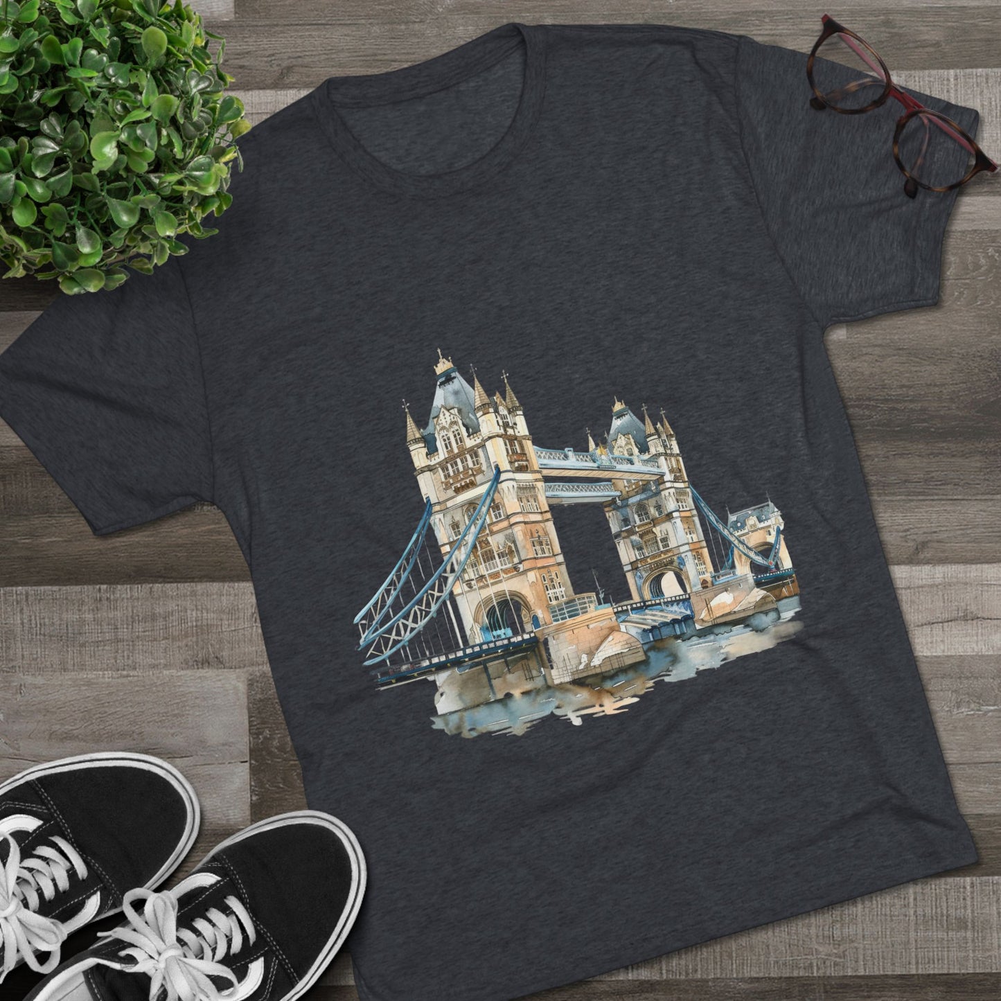 London Bridge Elegant Unisex Tri-Blend Crew Tee