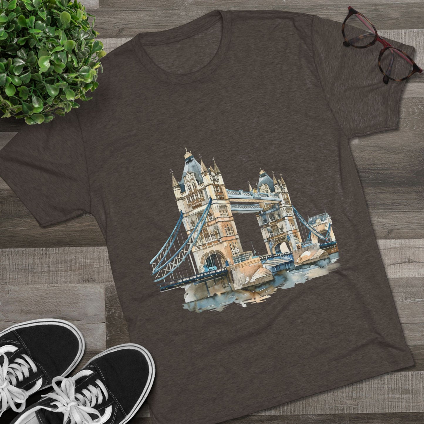 London Bridge Elegant Unisex Tri-Blend Crew Tee