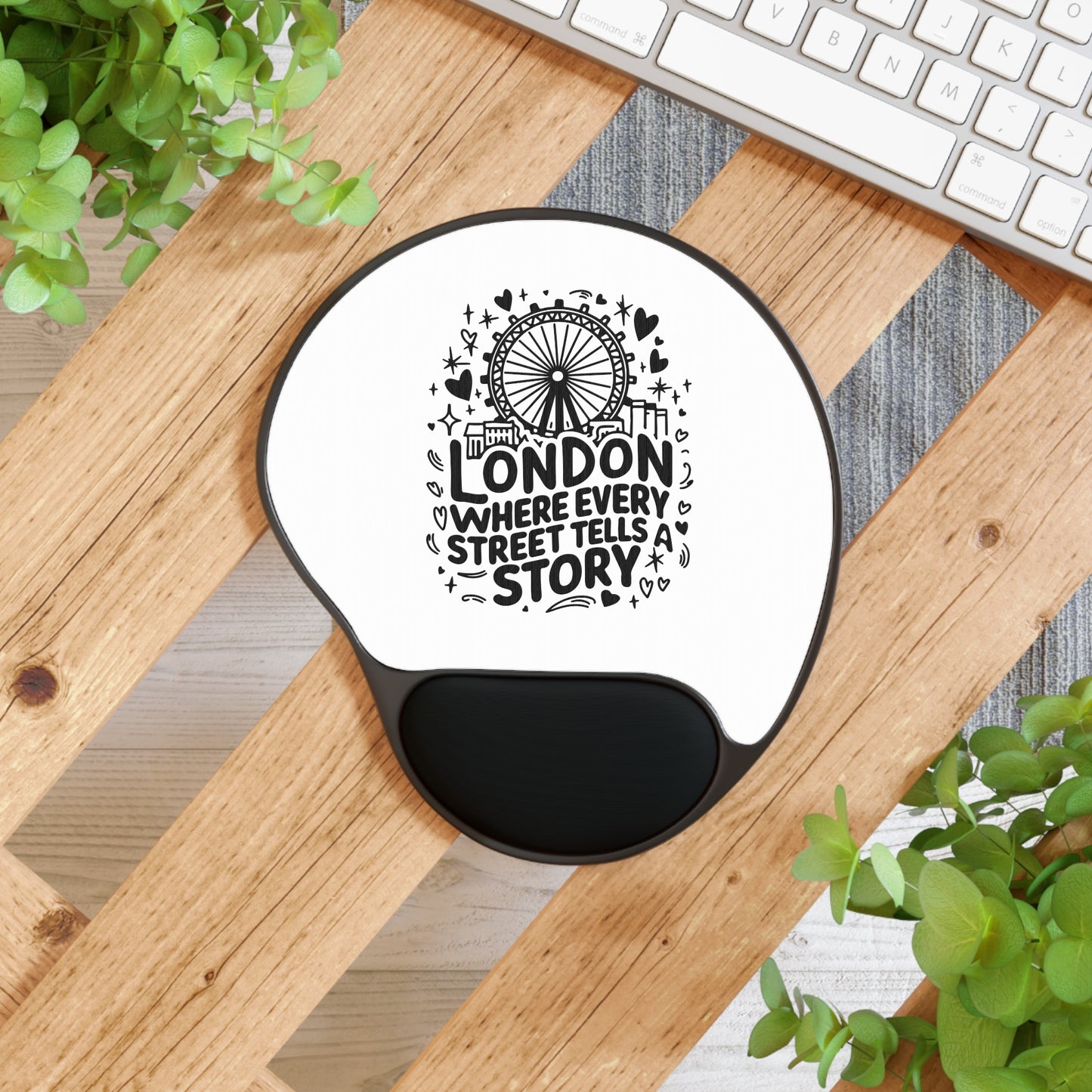 London-Themed Mouse Pad with Wrist Rest, Desk Accessory, Ideal Gift for Travelers, Home Office Decor, Unique Gift for London Lovers