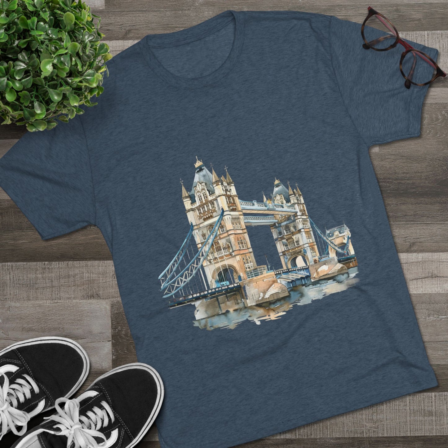 London Bridge Elegant Unisex Tri-Blend Crew Tee