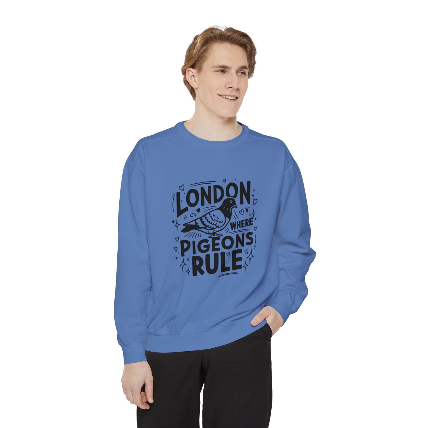 Unisex Garment-Dyed Sweatshirt Form Fitting - London where Pigeons Rule