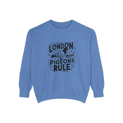Unisex Garment-Dyed Sweatshirt Form Fitting - London where Pigeons Rule