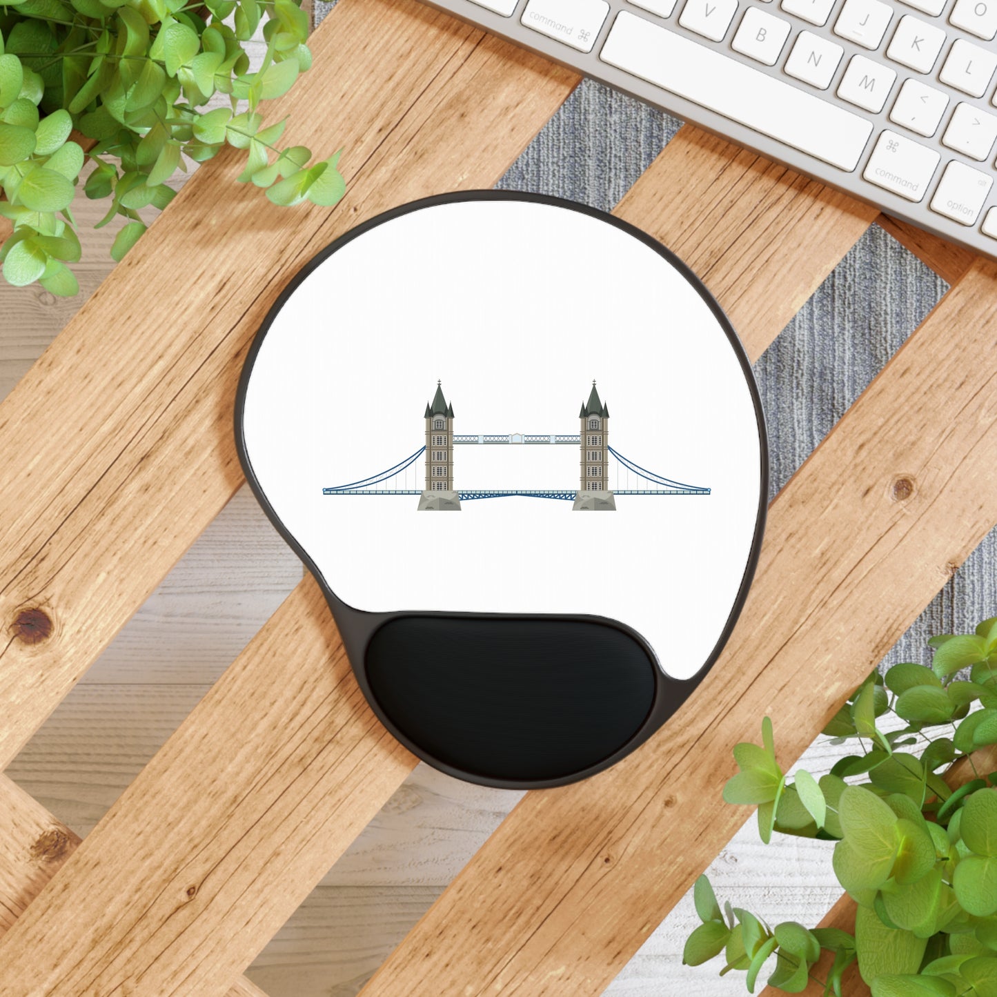 London Bridge Mouse Pad with Wrist Rest, Ergonomic Office Decor, Perfect Gift for Gamers, College Students, Home Office Essentials